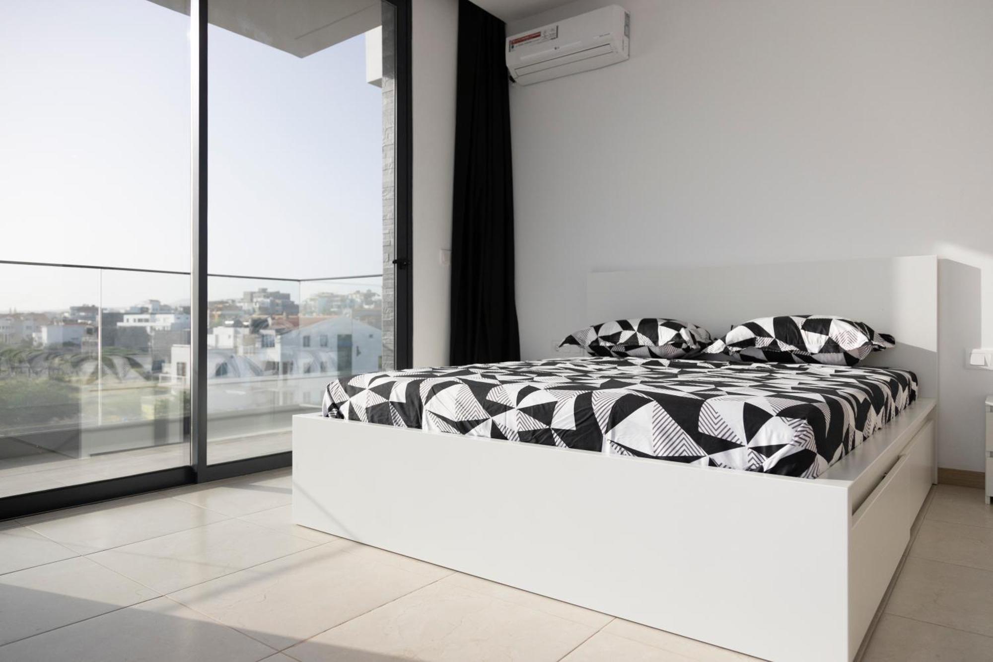 3 Bdr Aprt, Amazing Seaview, Rooftop Pool - Lcgr Πράγια Εξωτερικό φωτογραφία