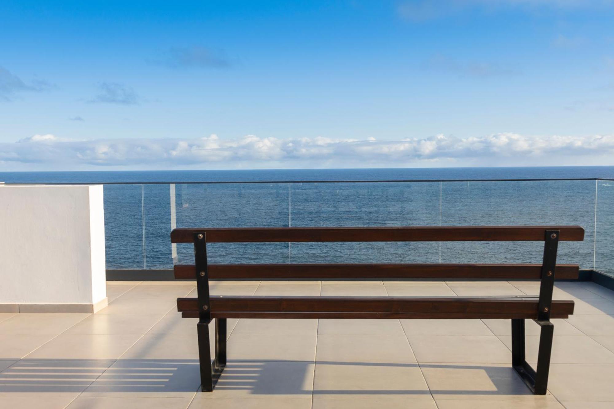 3 Bdr Aprt, Amazing Seaview, Rooftop Pool - Lcgr Πράγια Εξωτερικό φωτογραφία