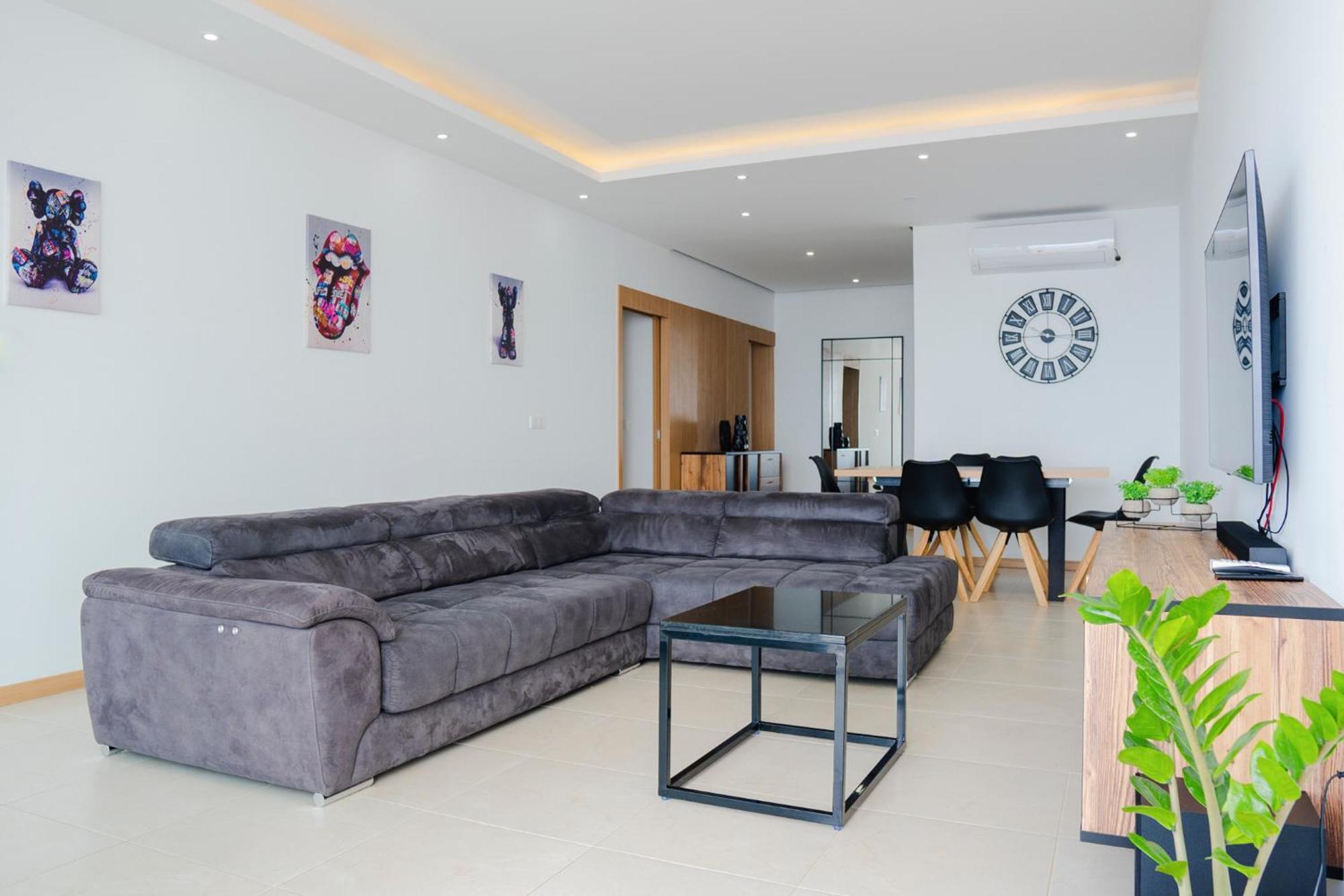 3 Bdr Aprt, Amazing Seaview, Rooftop Pool - Lcgr Πράγια Εξωτερικό φωτογραφία